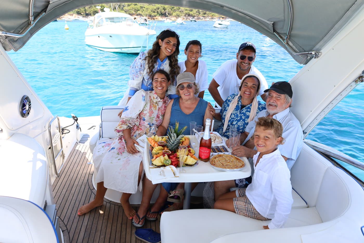 Famille en bateau sur la Riviera — LXG Cannes